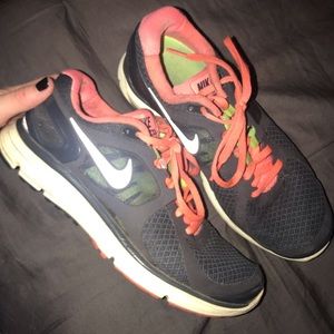 Nike tennis shoes